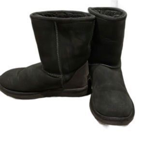 UGG Classic Short-Black-Size 7